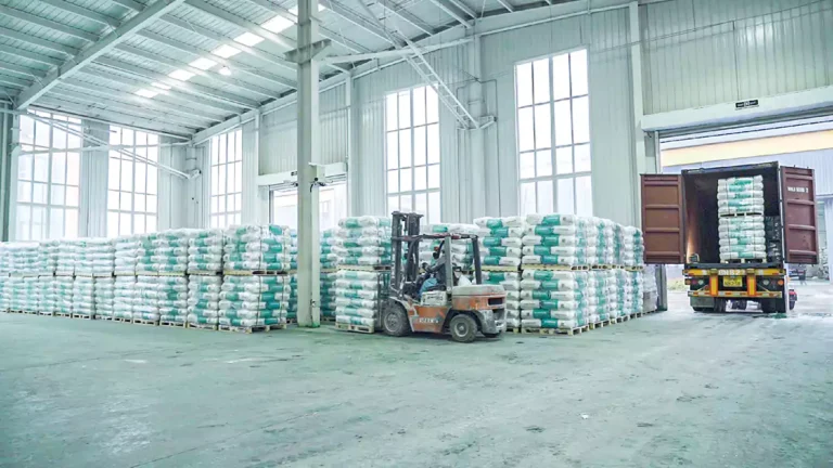mikaVAE-pallet-upload-in-warehouse